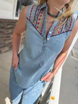 Roper Sleeveless Shirt Embroidered/ Novelty Denim Blouse