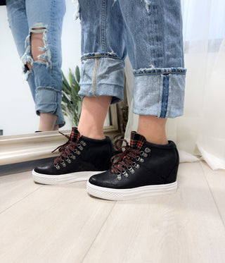 Tibi Sneaker in Black