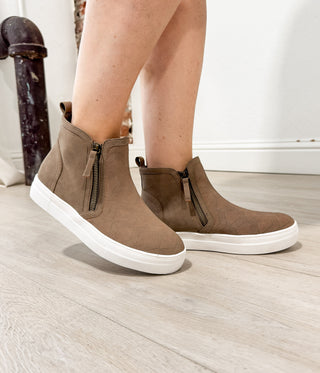 Tina Sneakers in Taupe